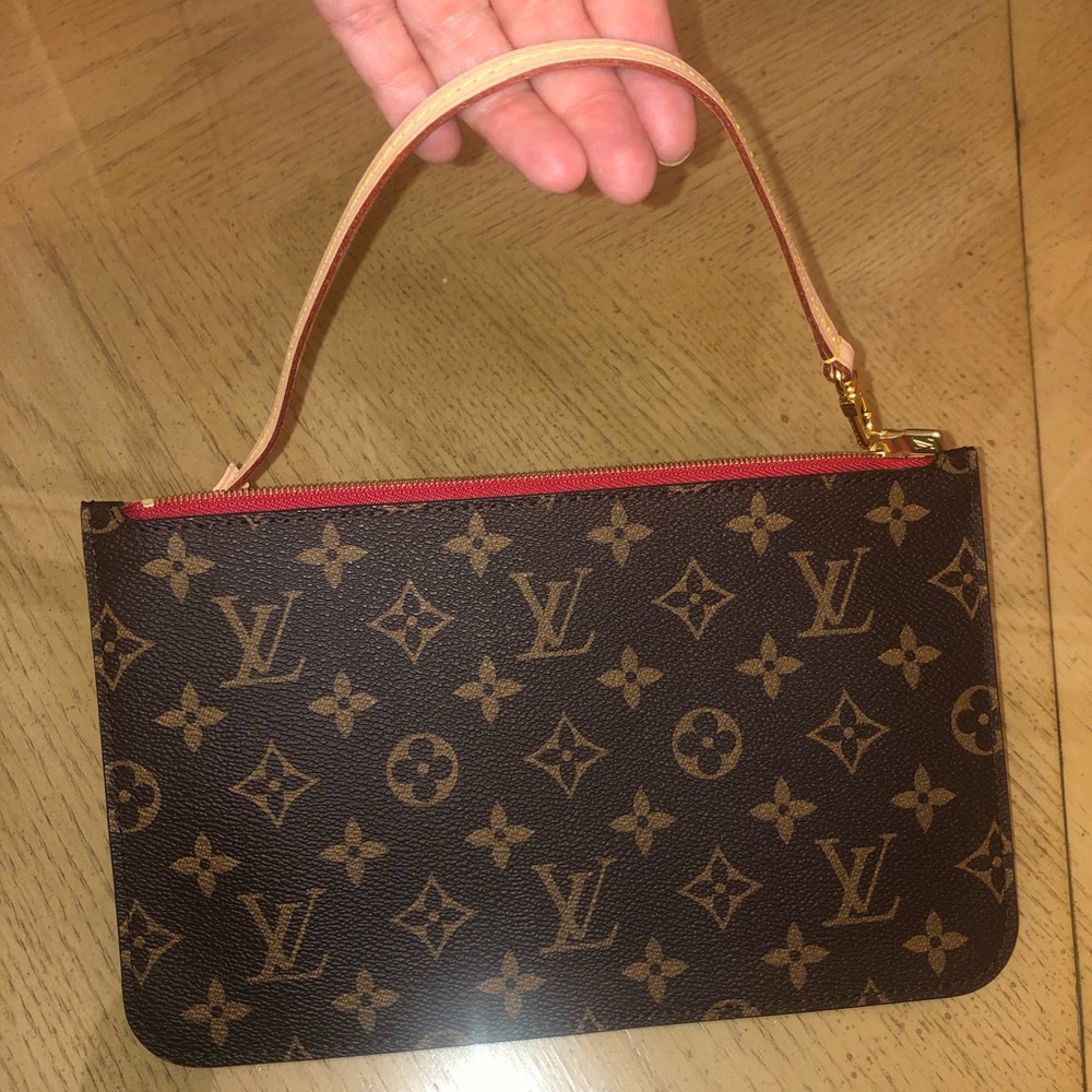 Louie vuitton pouch